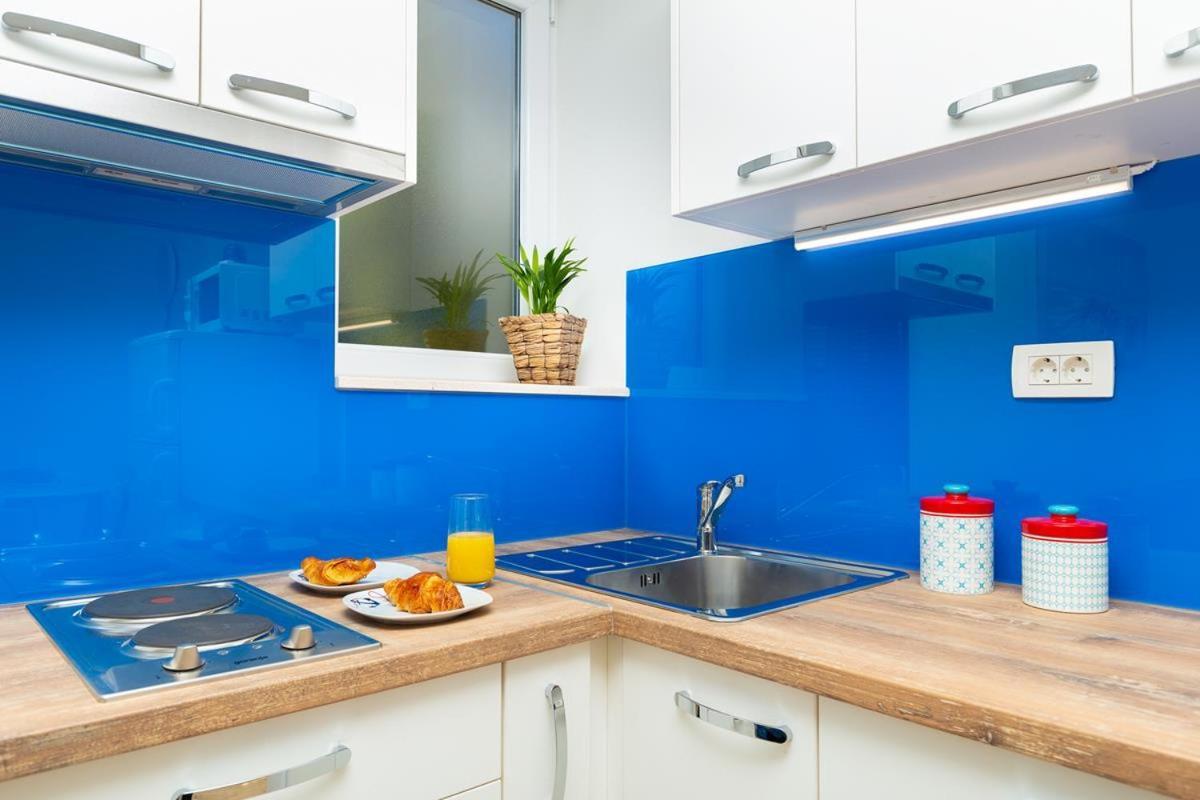 Apartments Red And Blue Млини Экстерьер фото