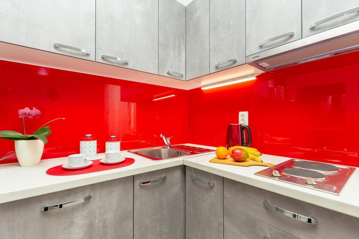 Apartments Red And Blue Млини Экстерьер фото